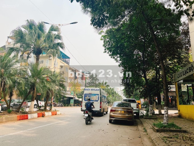Bán liền kề mặt đường đôi KĐT Văn Khê - Thang máy - Kinh doanh - 82.5m2, mt 5m, giá 2x tỷ