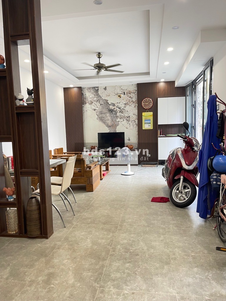 Bán nhà phố Tạm, Long Biên - Full nội thất - 5.XX tỷ - 5 Tầng