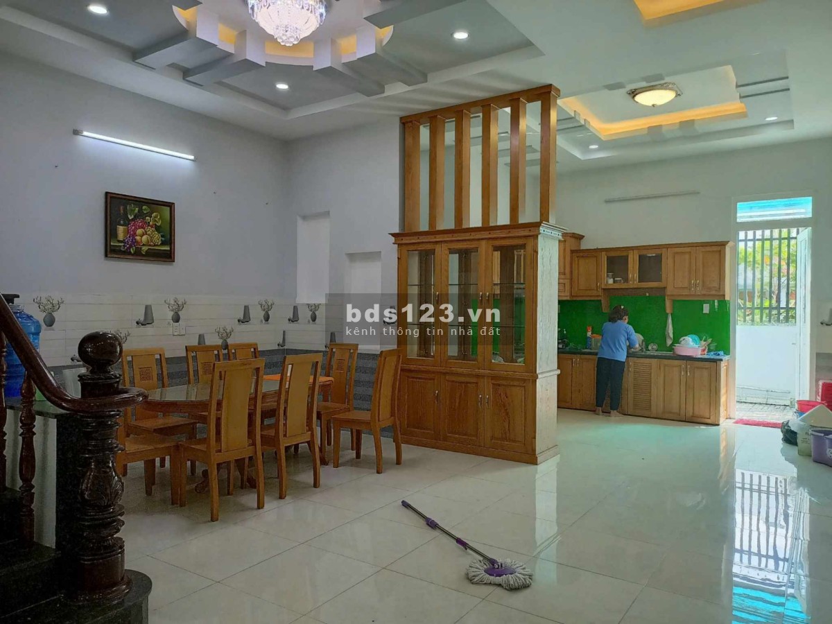 Bán Biệt Thự Sân Vườn, Tân Hiệp Hóc Môn - 145m2, Shr - Giá Rẻ 5.1 Tỷ TL.