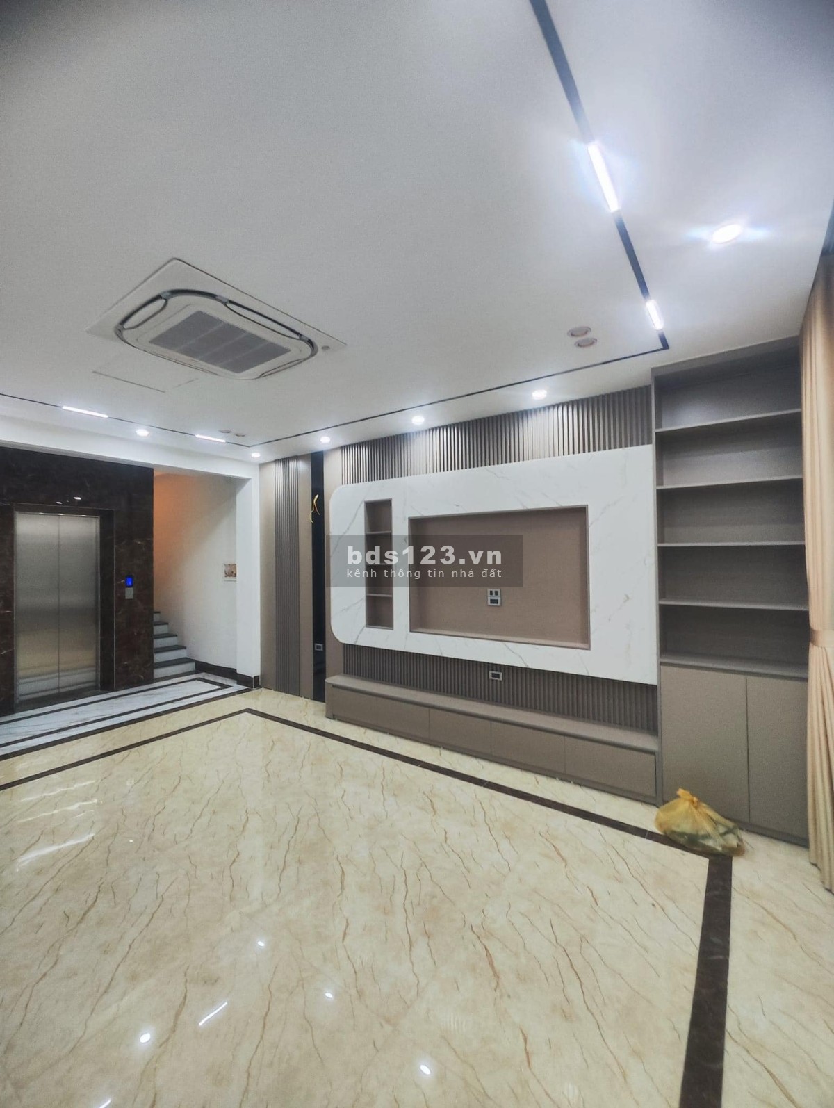 Bán nhà Ngọc Lâm - Long Biên, 12.860 tỷ 60m, 6 tầng thang máy, mt 5.1m, gara ô tô, full nội thất