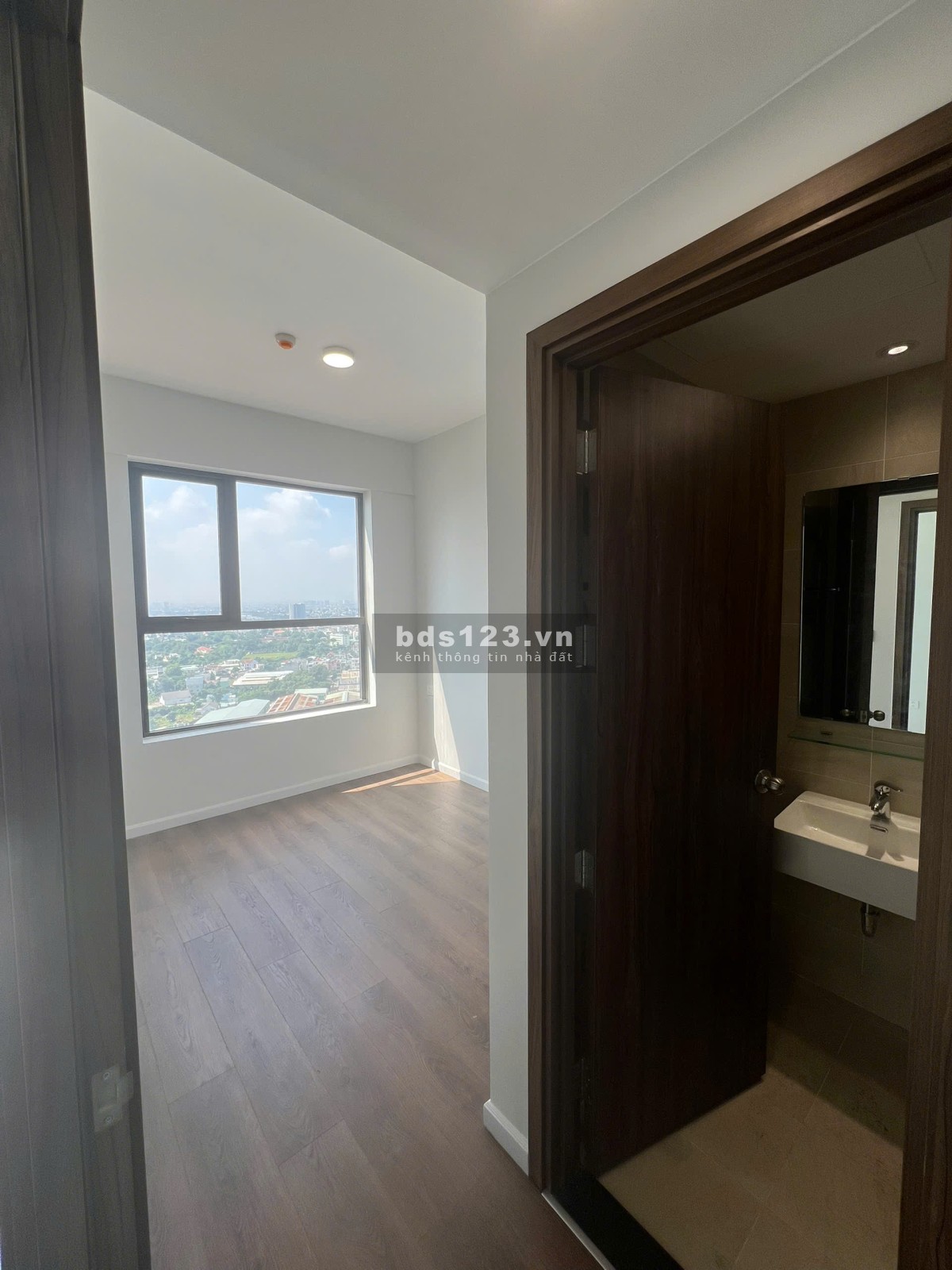 Cần cho thuê gấp căn hộ 2PN tại Opal Skyline, Lái Thiêu, Bình Dương
