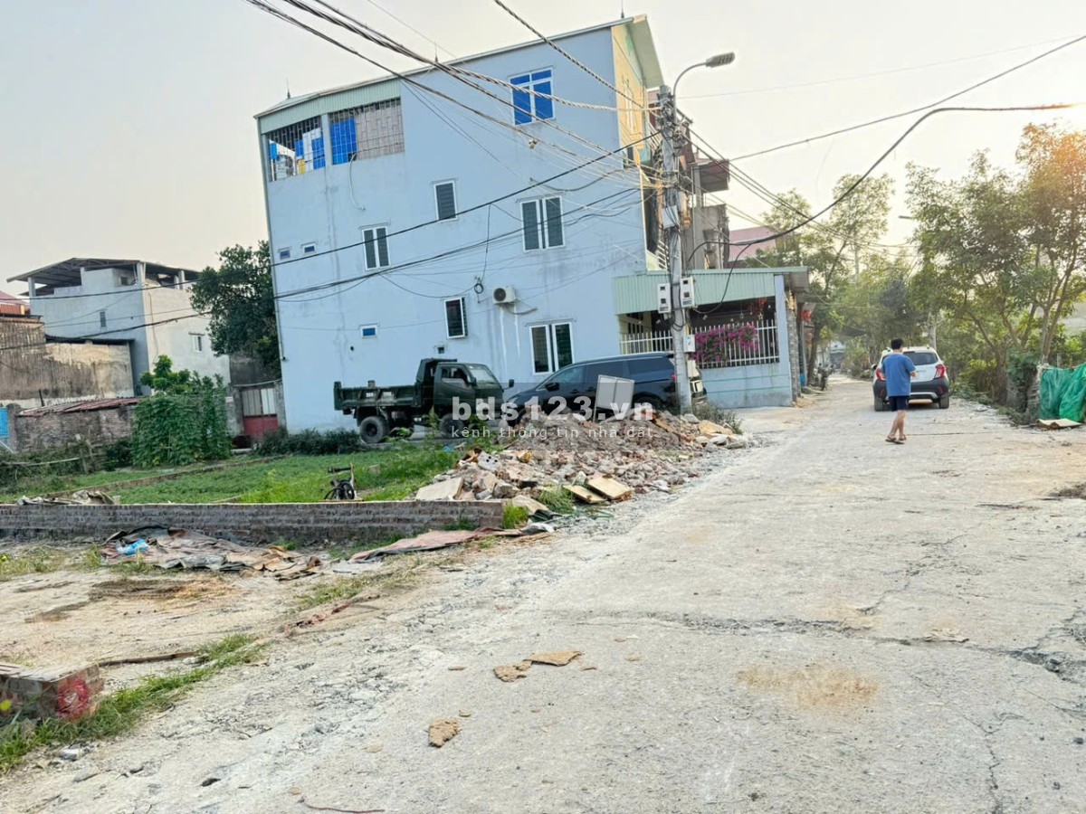 Bán đất tổ 5, Quang Minh, Mê Linh, HN. Đường thông, oto vào đất. DT 87m, giá 3,845 tỷ.