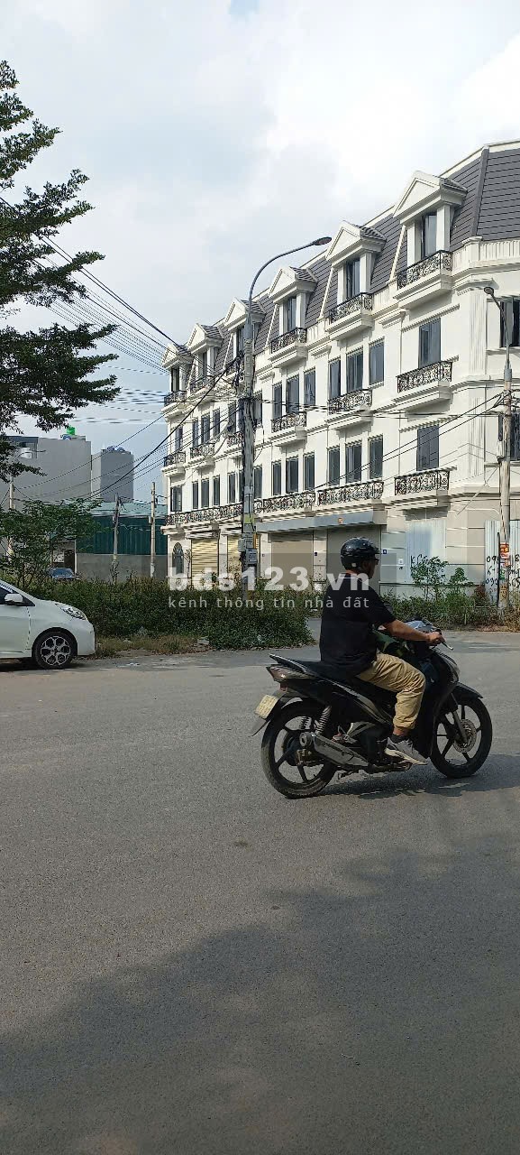 Bán đất trục đường 32 - Phân lô - Vỉa hè - Ô tô tránh - KD cho thuê tốt, giá 7.5T, LH: 0949859830