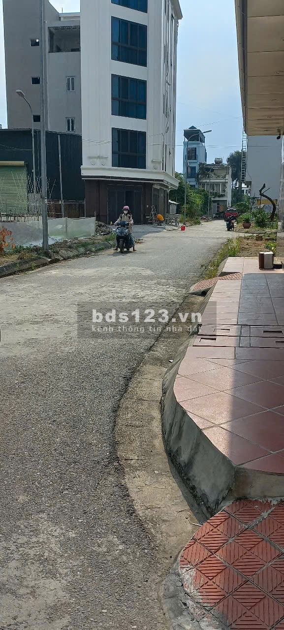 Bán đất trục đường 32 - Phân lô - Vỉa hè - Ô tô tránh - KD cho thuê tốt, giá 7.5T, LH: 0949859830