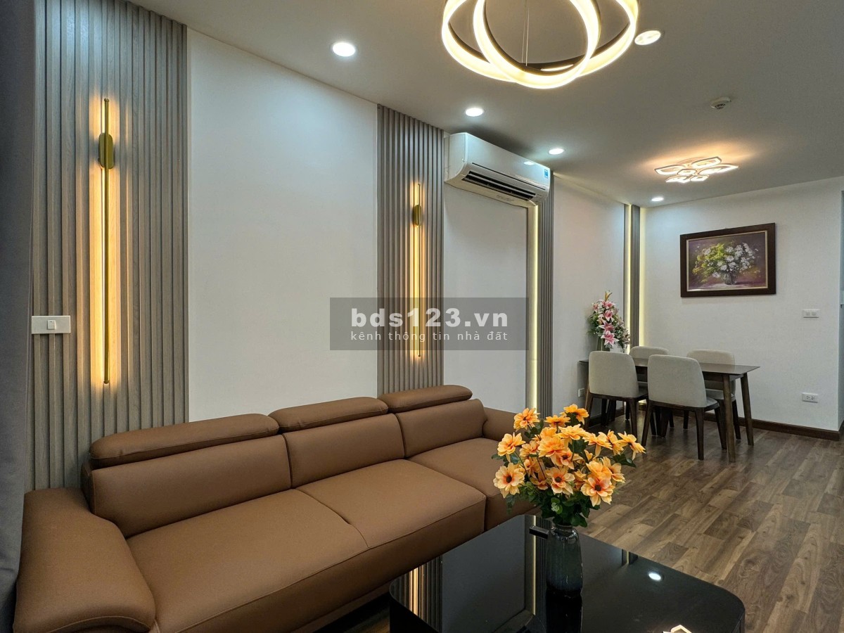 Tôi chính chủ căn hộ 2 ngủ 2 vs có ban công cần xuống nhà mặt đất ở, giá 63tr/m2 bao thuế phí