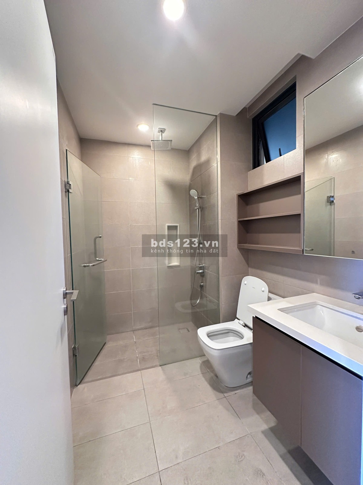 Q2 Thảo Điền 3PN view trực diện sông đầy đủ nội thất giá chỉ 13.499 tỷ