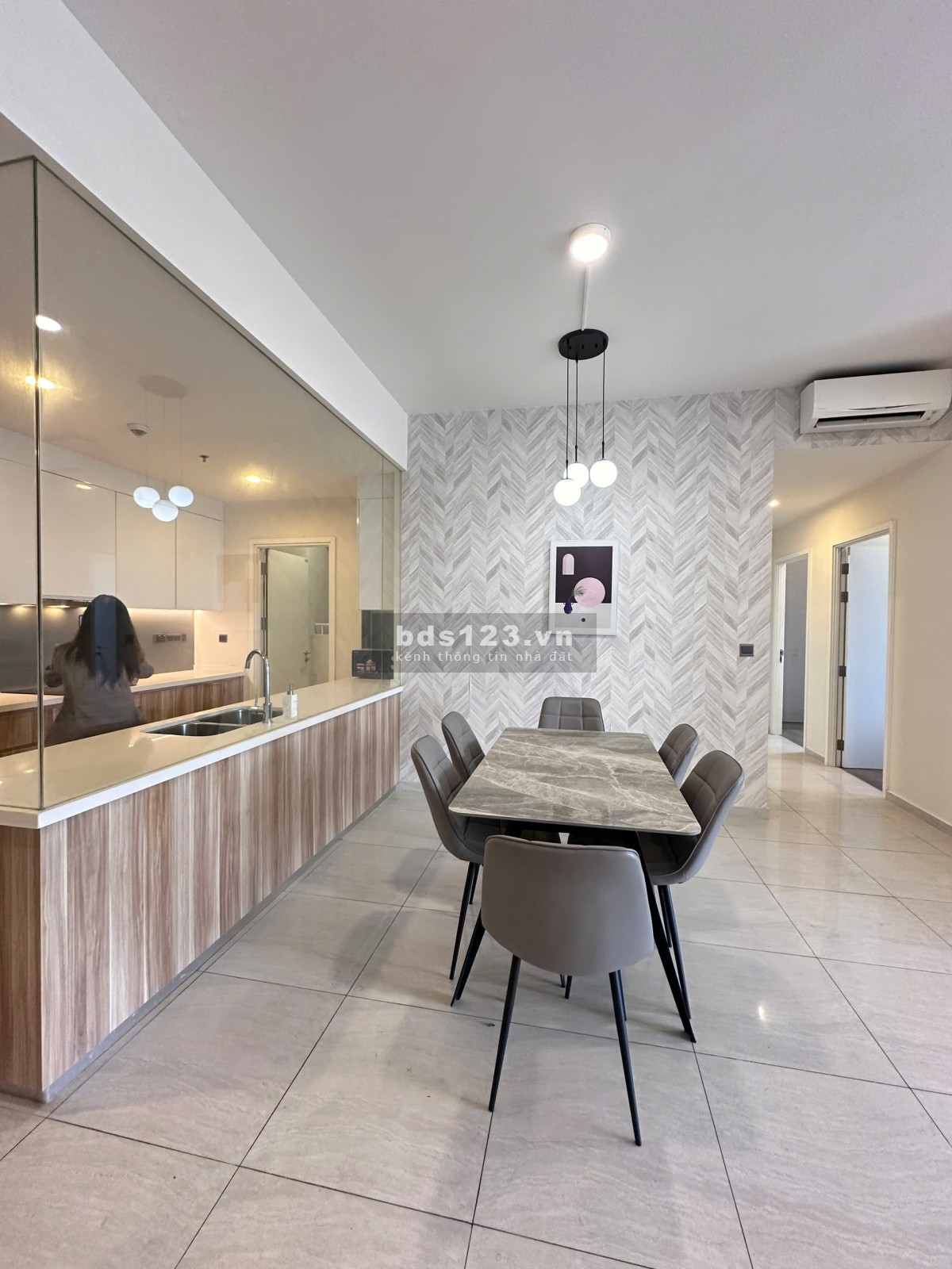Q2 Thảo Điền 3PN view trực diện sông đầy đủ nội thất giá chỉ 13.499 tỷ
