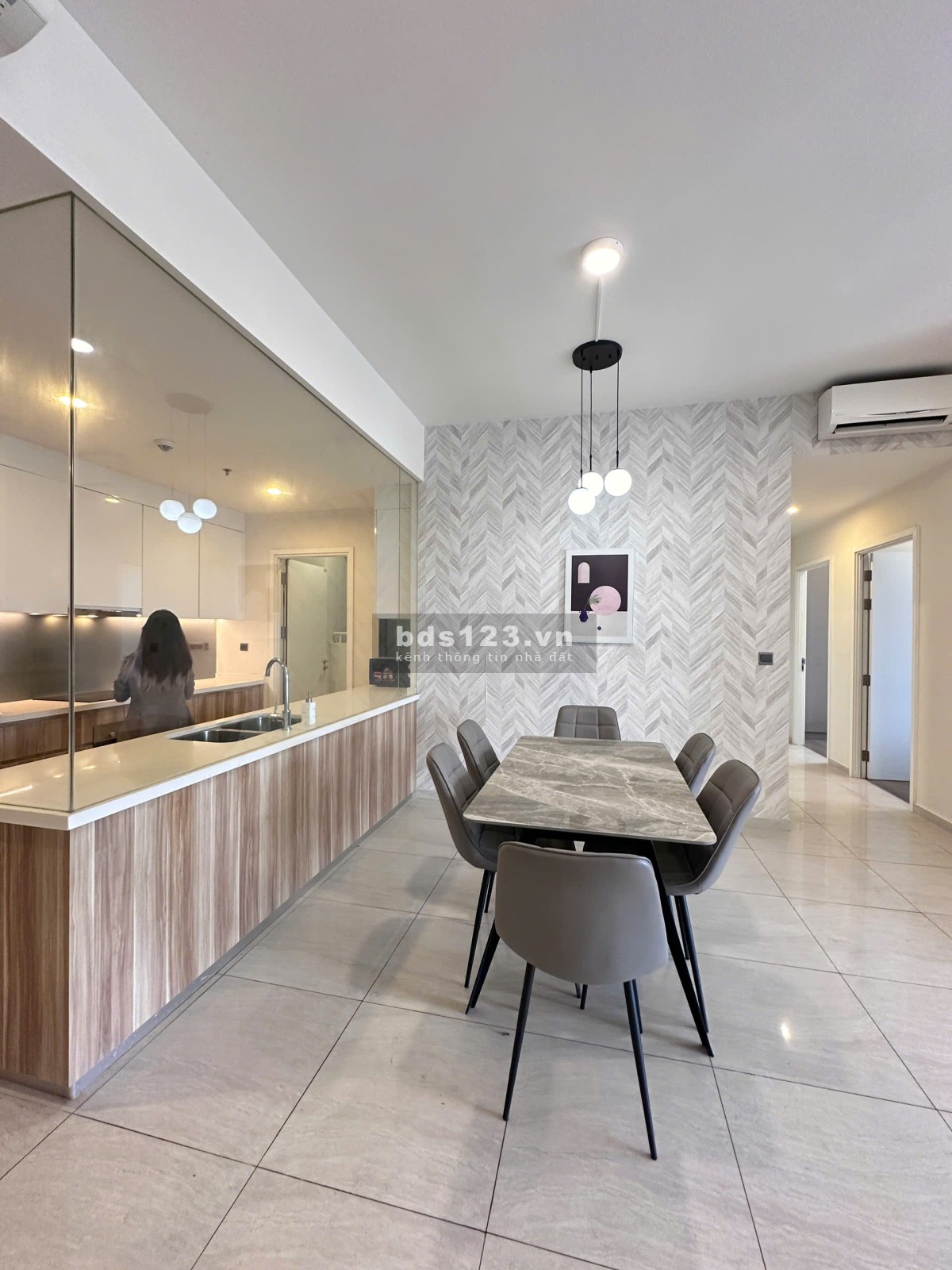 Q2 Thảo Điền 3PN view trực diện sông đầy đủ nội thất giá chỉ 13.499 tỷ