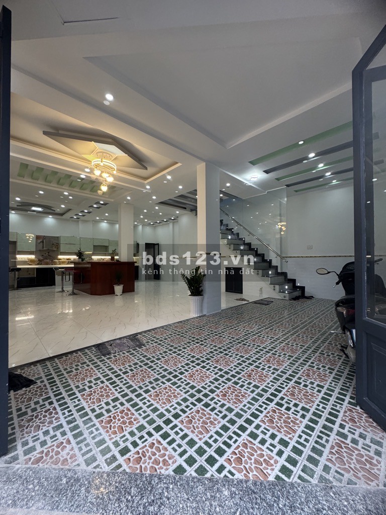 Gấp trước Tết - Mặt tiền bàn cờ Lê Văn Quới 102M2, Ngang 8, 3 tầng, 6 tỷ 7