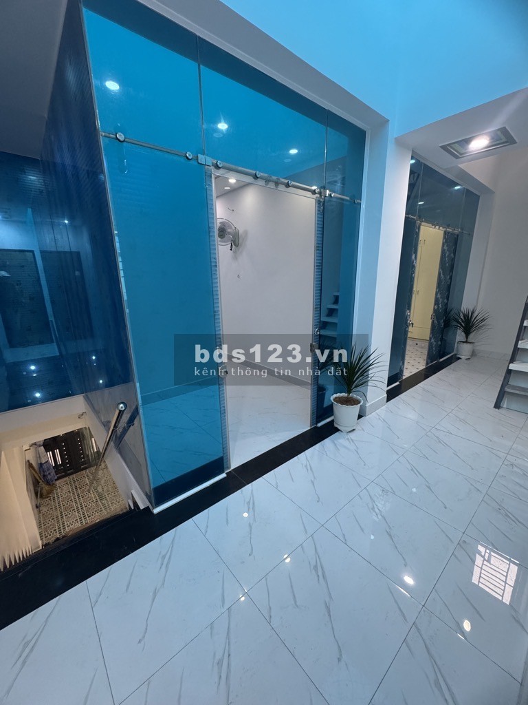 Gấp trước Tết - Mặt tiền bàn cờ Lê Văn Quới 102M2, Ngang 8, 3 tầng, 6 tỷ 7