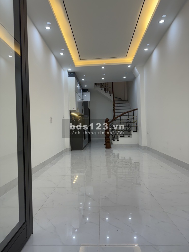 Nhà bán Kim Giang 30M2 x 5 Tầng x 6.85 tỷ ngõ rộng, gần oto đỗ