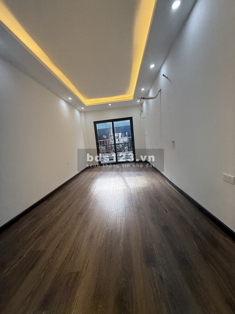 Nhà bán Kim Giang 30M2 x 5 Tầng x 6.85 tỷ ngõ rộng, gần oto đỗ