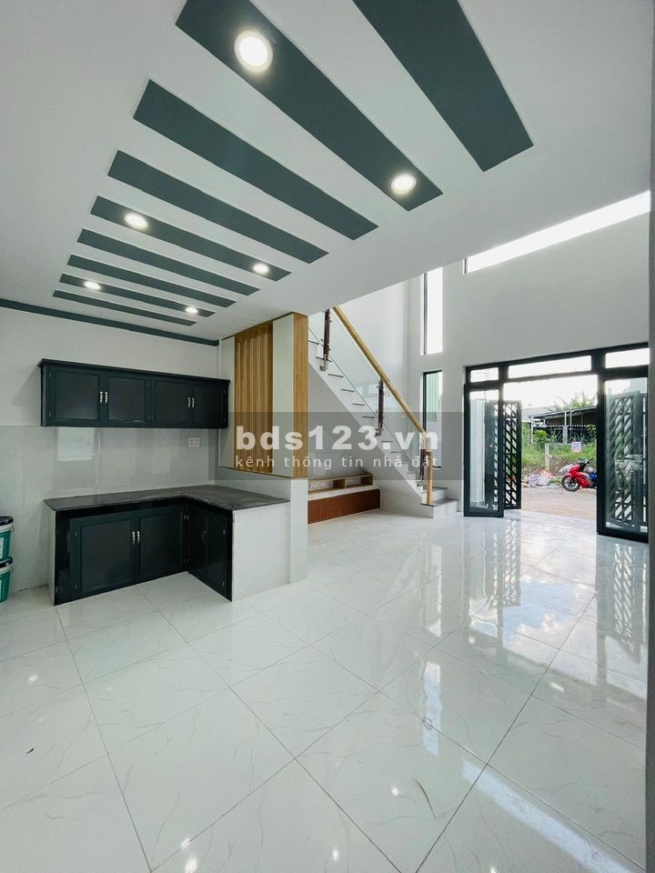 Em chuyển công việc về Bình Dương bán gấp nhà gác lửng ngay chợ Thạnh Phú giá chỉ hơn 1 tỷ SHR
