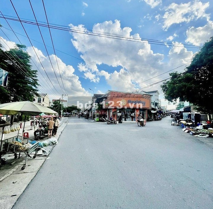 Em chuyển công việc về Bình Dương bán gấp nhà gác lửng ngay chợ Thạnh Phú giá chỉ hơn 1 tỷ SHR