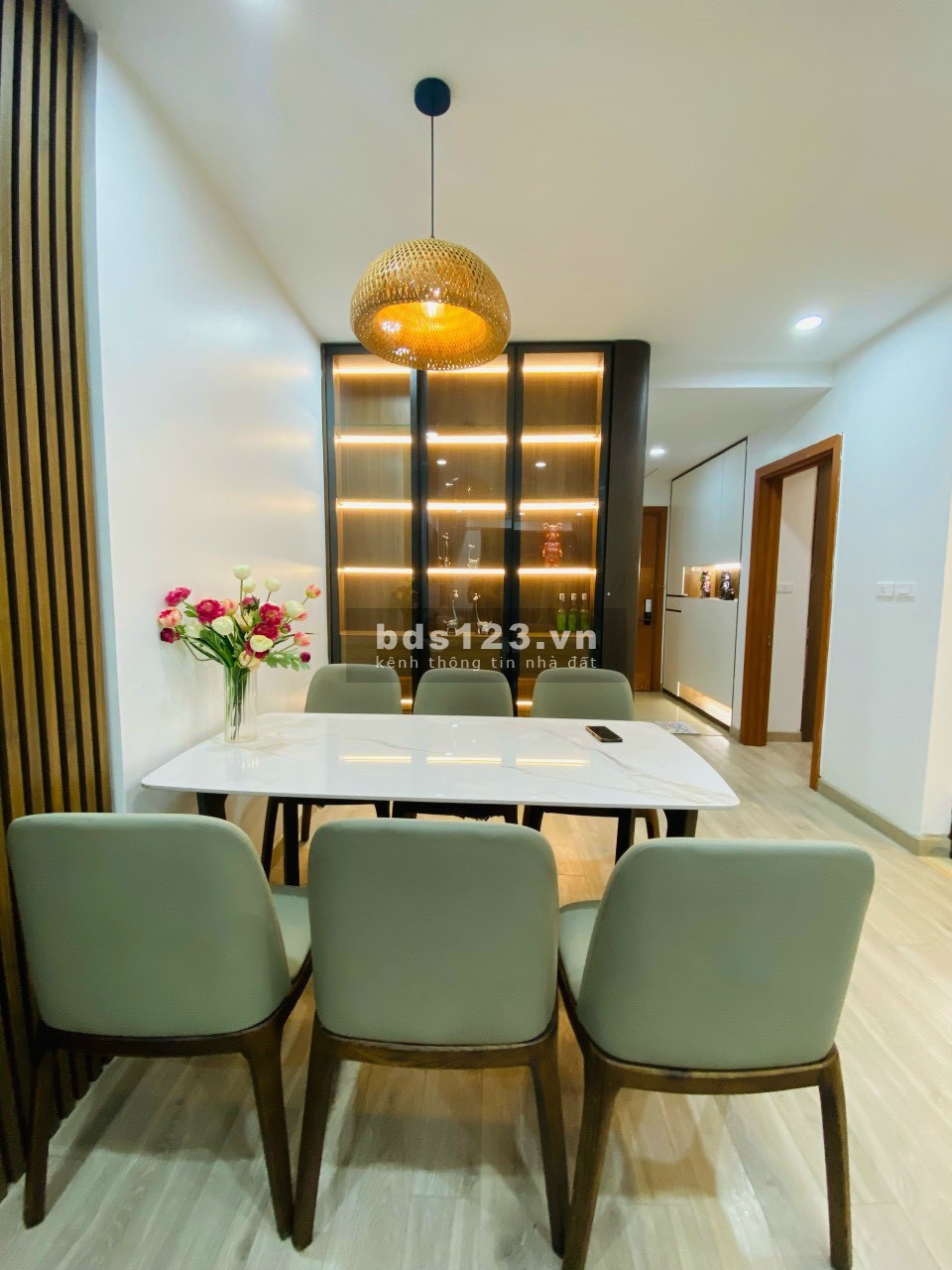 Gia đình cho thuê căn hộ 2 phòng ngủ 2wc Goldmark City đầy đủ nội thất, hướng Đông Nam, vào ở ngay