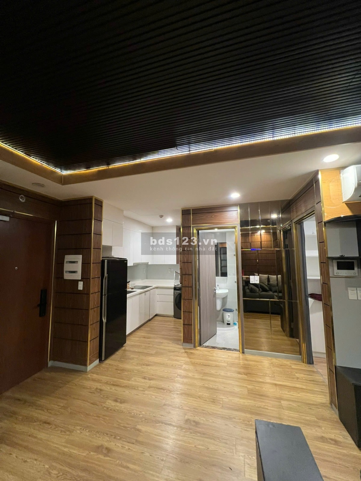 Gia đình bán CH Tản Đà Court (căn duplex) 168m2, 3PN, 3WC, có bancon, có SH. Giá thật: 8.7 tỷ TL