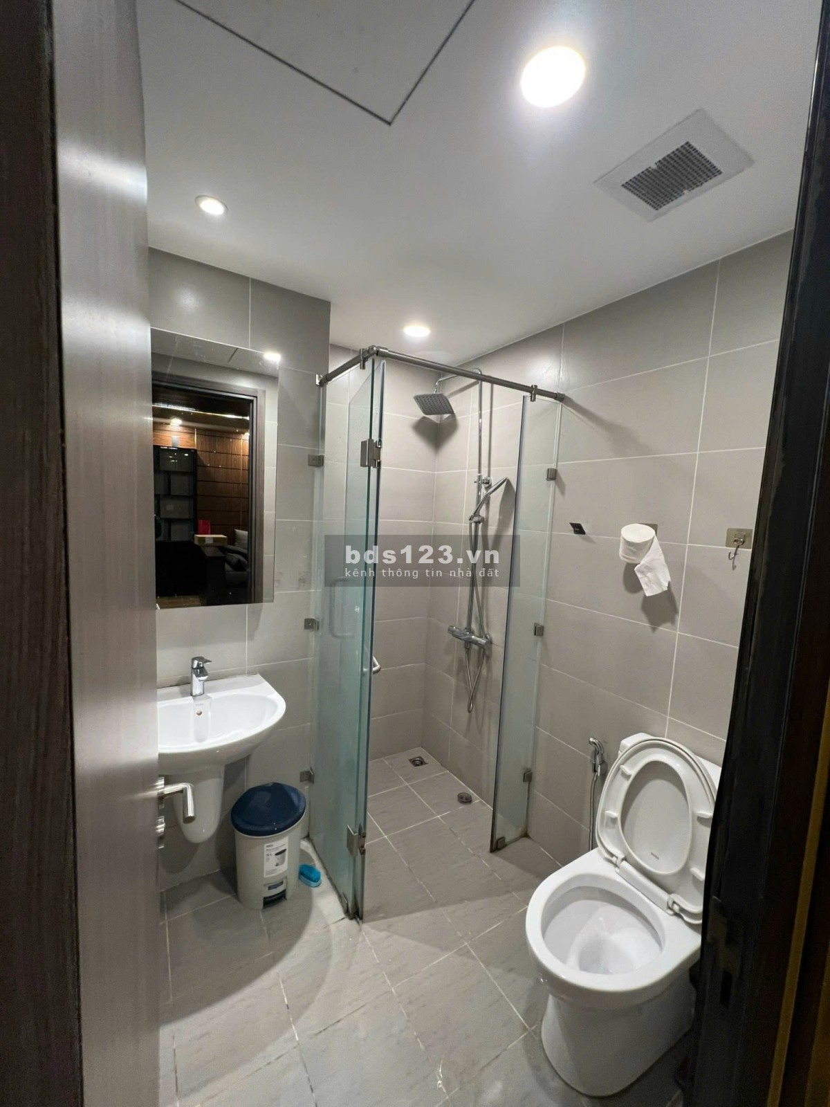 Gia đình bán CH Tản Đà Court (căn duplex) 168m2, 3PN, 3WC, có bancon, có SH. Giá thật: 8.7 tỷ TL