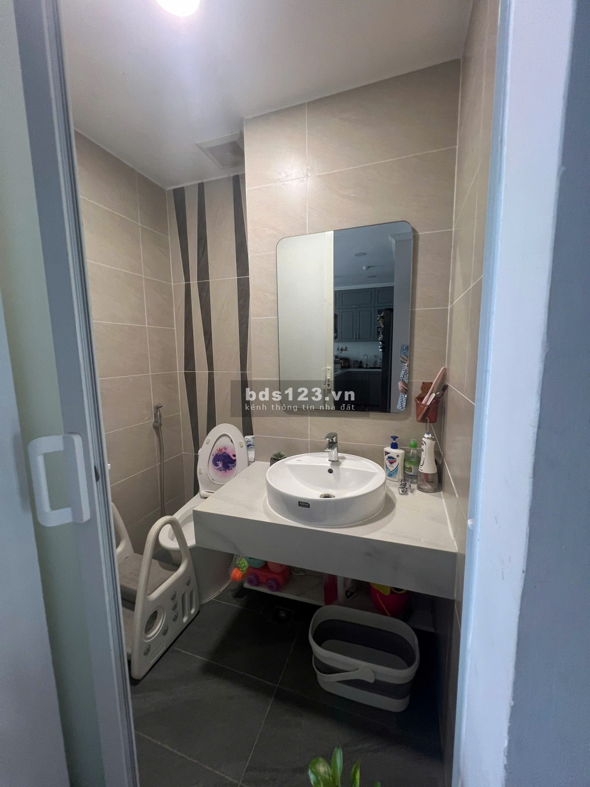 Gia đình bán CH Hùng Vương Plaza 129m2, 3PN, 3WC, bancon rộng, có SH .Giá thật nhà thật : 7.9 tỷ TL