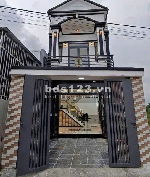 Ngộp tiền cần ra gấp căn 1 trệt 1 lầu TP Dĩ An giá 2 tỷ 8.
