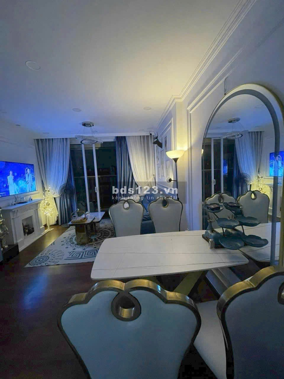 Gia đình bán CH Hùng Vương Plaza 129m2, 3PN, 3WC, bancon rộng, có SH .Giá thật nhà thật : 7.9 tỷ TL