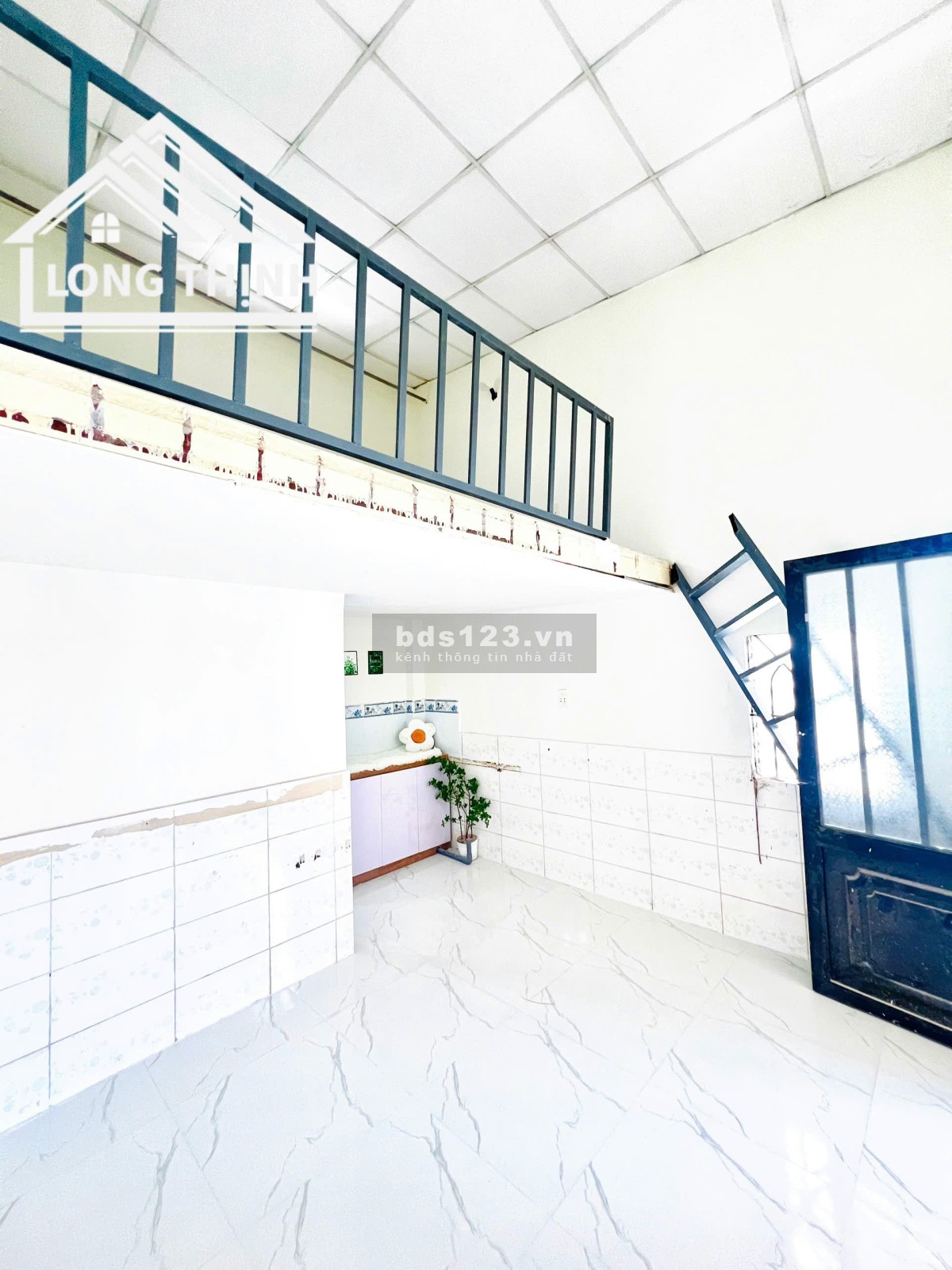 PHÒNG MỚI XÂY 100% Có Gác Lửng Rất Rộng - Cao, Tủ Kệ bếp. Giờ giấc tự do