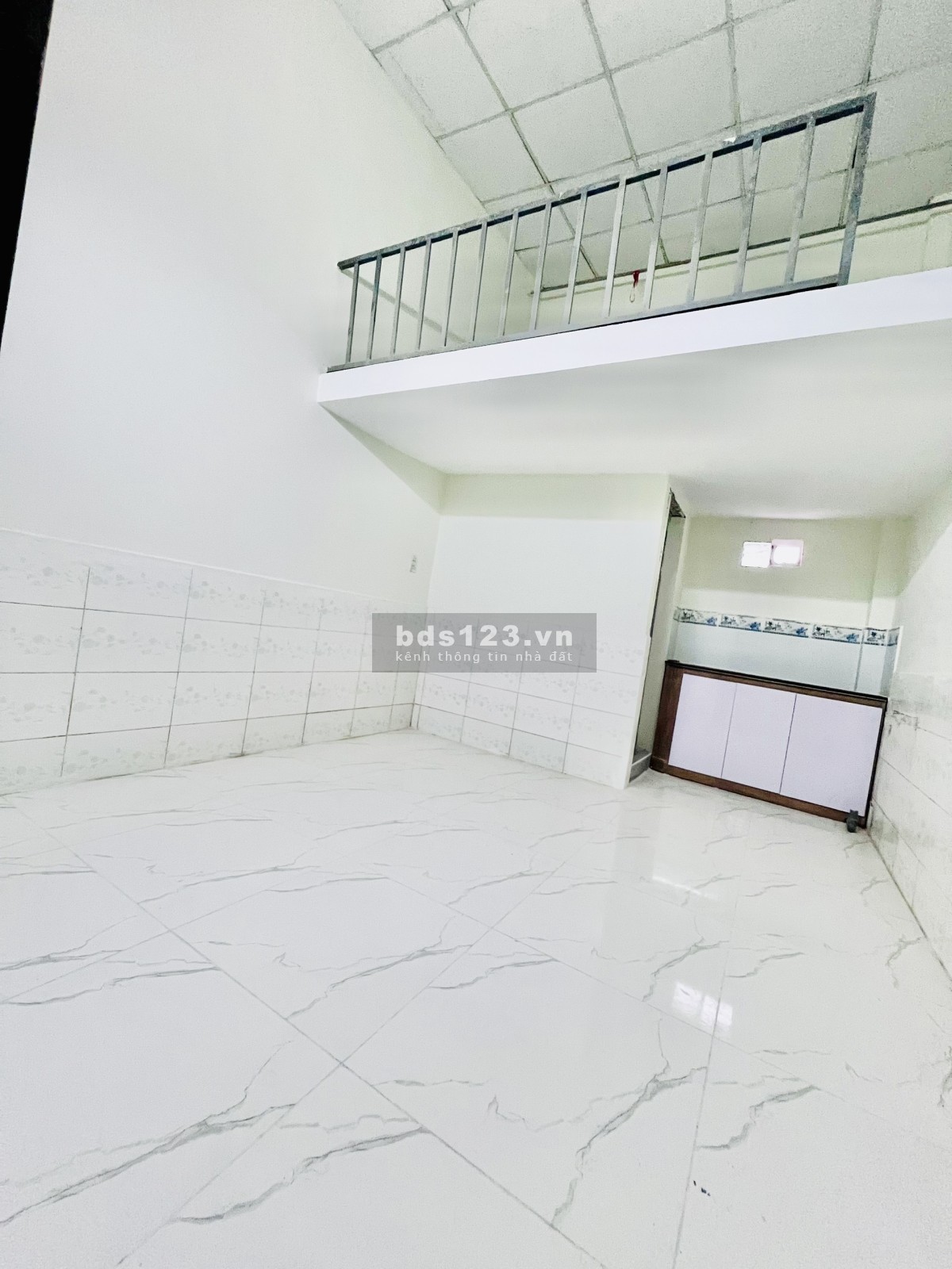 PHÒNG MỚI XÂY 100% Có Gác Lửng Rất Rộng - Cao, Tủ Kệ bếp. Giờ giấc tự do