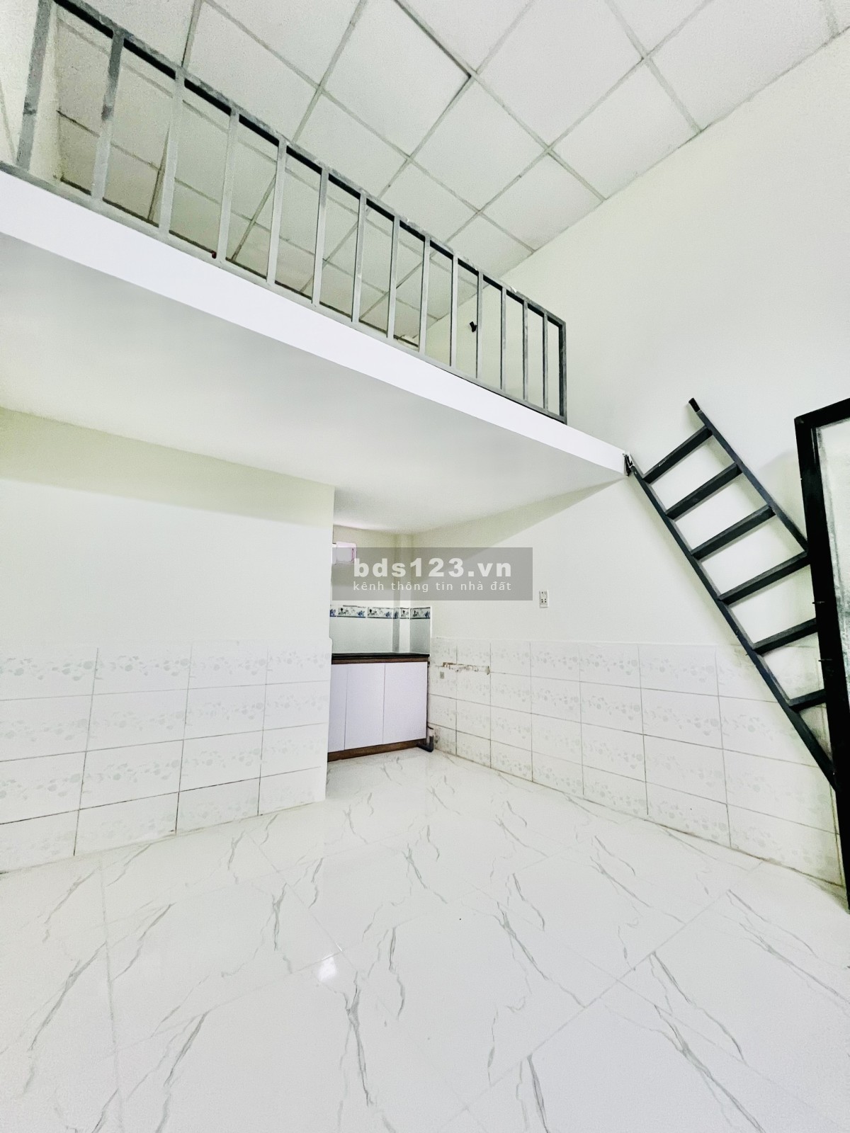 PHÒNG MỚI XÂY 100% Có Gác Lửng Rất Rộng - Cao, Tủ Kệ bếp. Giờ giấc tự do