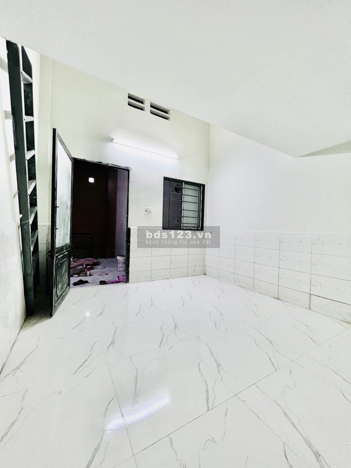 PHÒNG MỚI XÂY 100% Có Gác Lửng Rất Rộng - Cao, Tủ Kệ bếp. Giờ giấc tự do