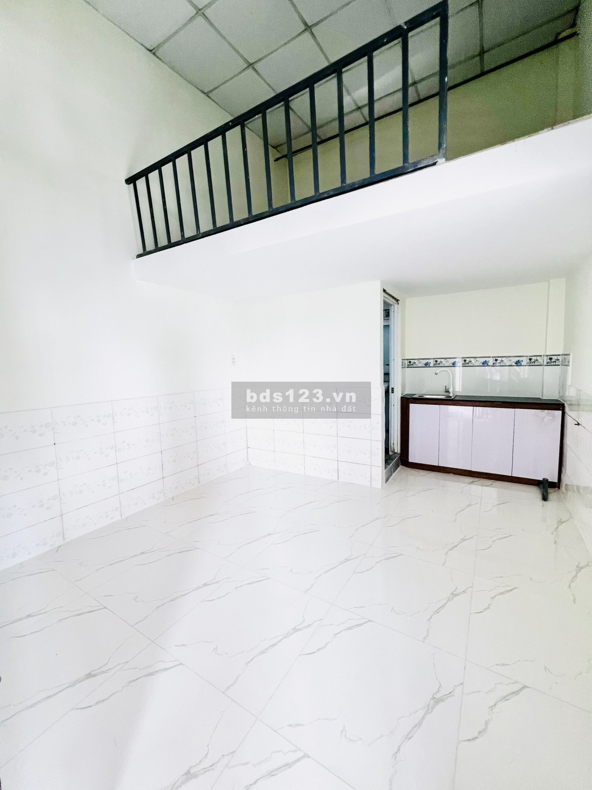 PHÒNG MỚI XÂY 100% Có Gác Lửng Rất Rộng - Cao, Tủ Kệ bếp. Giờ giấc tự do