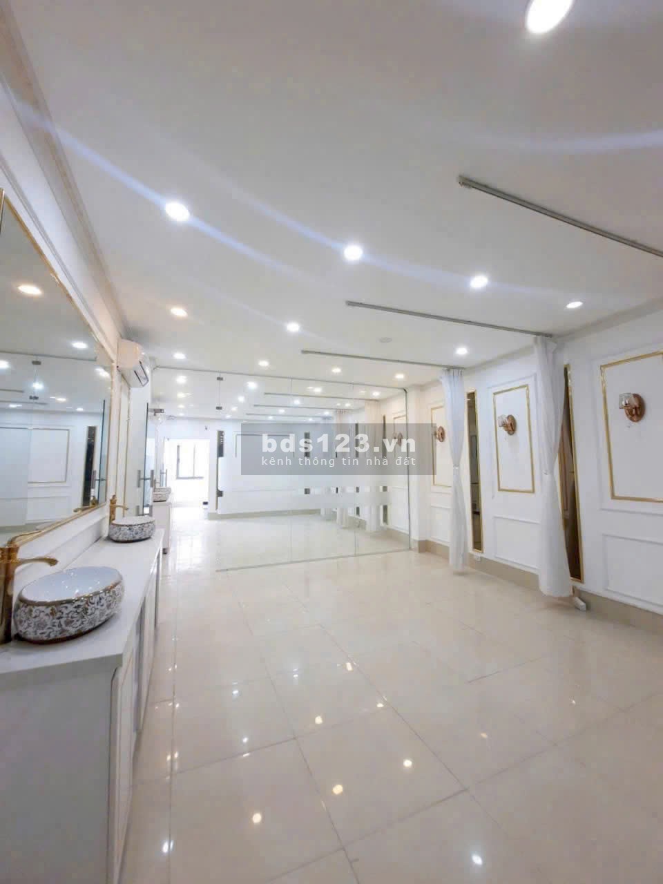 Cho thuê nhà mặt tiền đường Nguyễn Văn Cừ ngang 5m nhà mới xây 100%