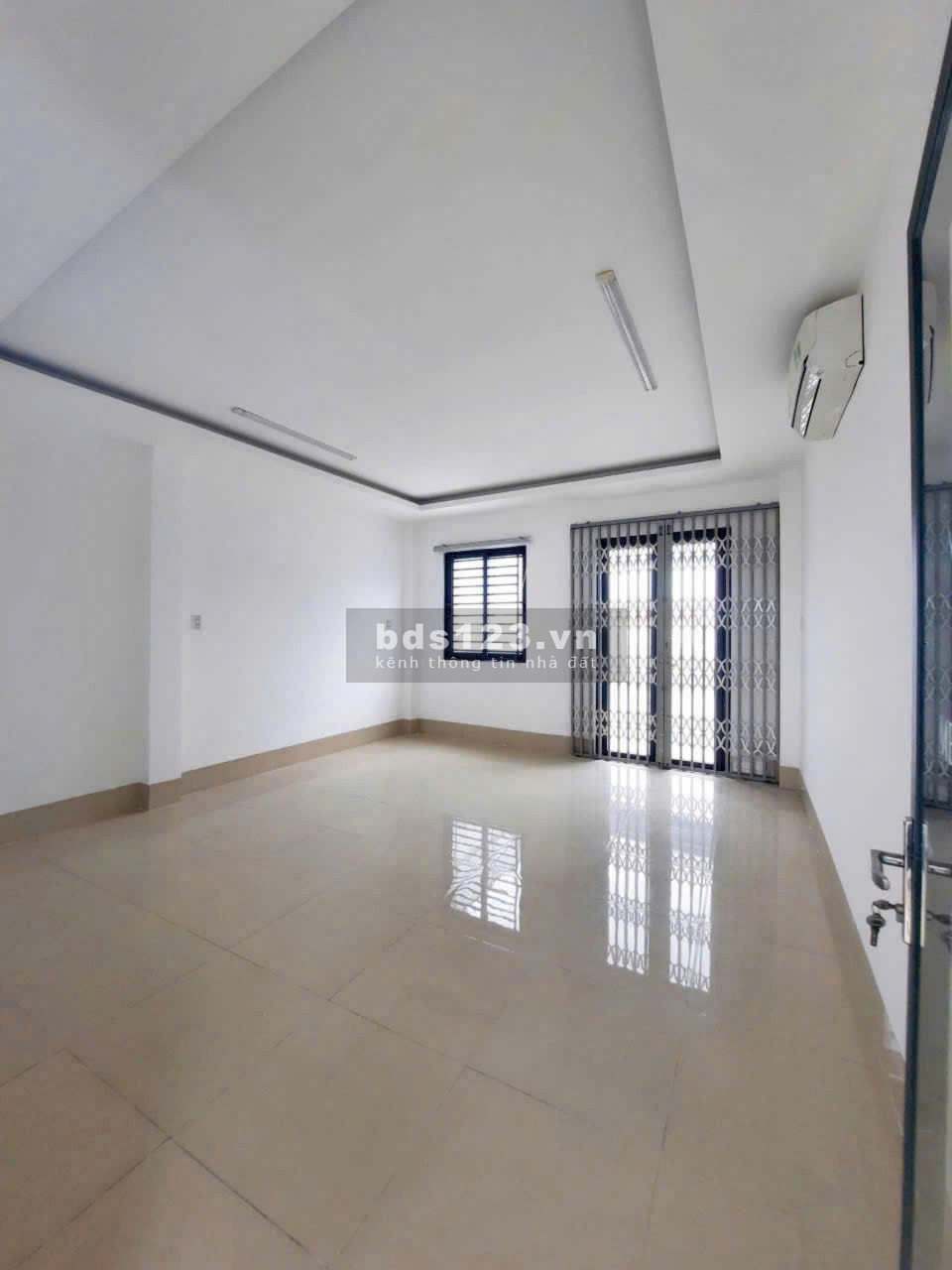 Cho thuê nhà mặt tiền đường Nguyễn Văn Cừ ngang 5m nhà mới xây 100%