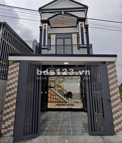 Bán gấp căn nhà 1 trệt 2 lầu ngay trung tâm hành chính Dĩ An chỉ 15p di chuyển.