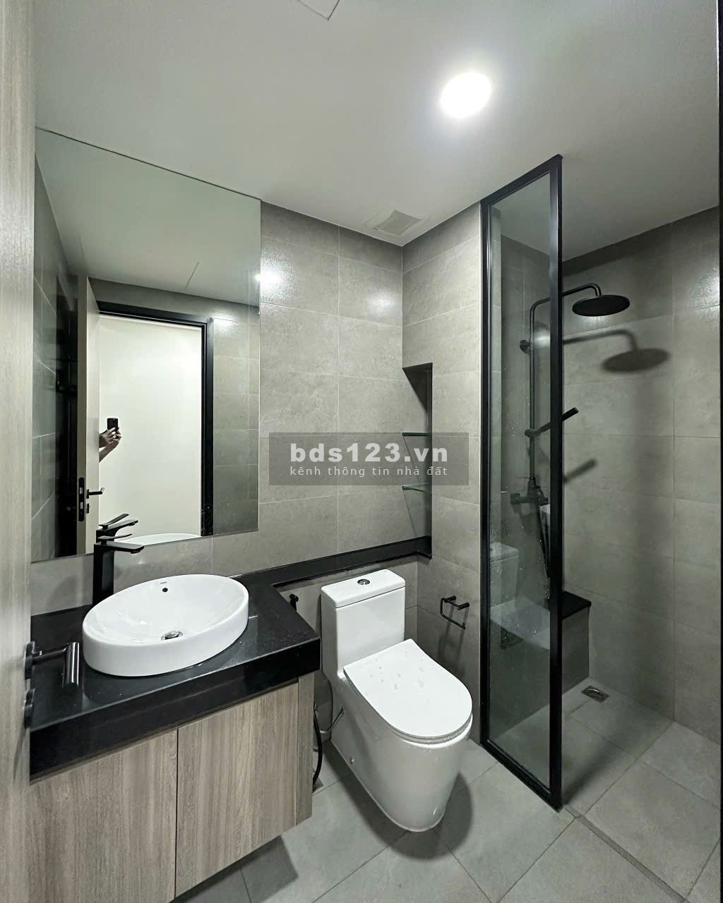 Cần bán gấp CH Sunny Plaza 70m2, 2PN, 2WC, tặng NT đẹp, ban công rộng hướng ĐB. Giá thật: 3.4 tỷ TL