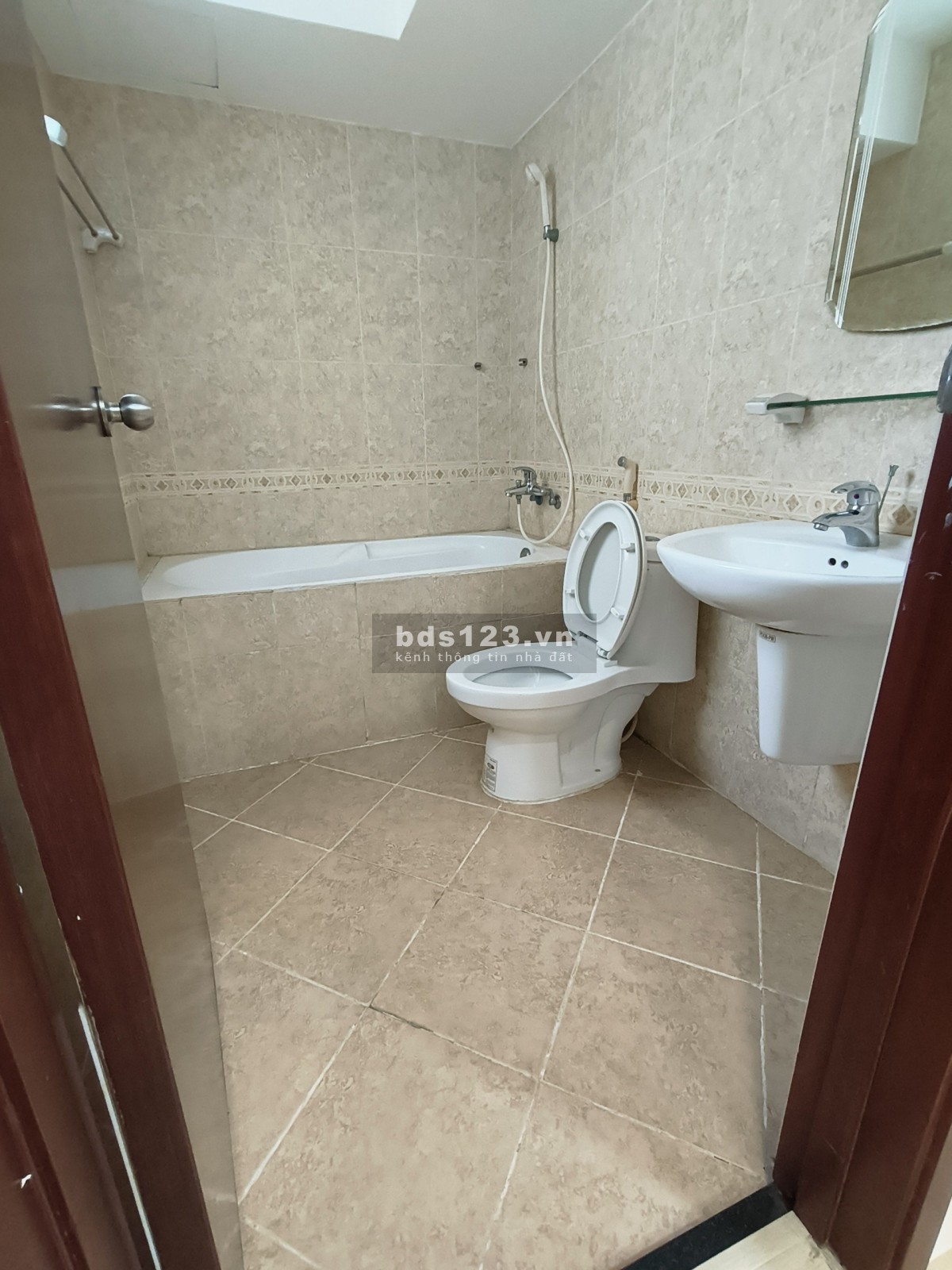 Gia đình cần bán CH Đất Phương Nam 141m2, 3pn, 2wc, tặng NT, góc, Sh lâu dài. Giá thật : 5.7 tỷ TL