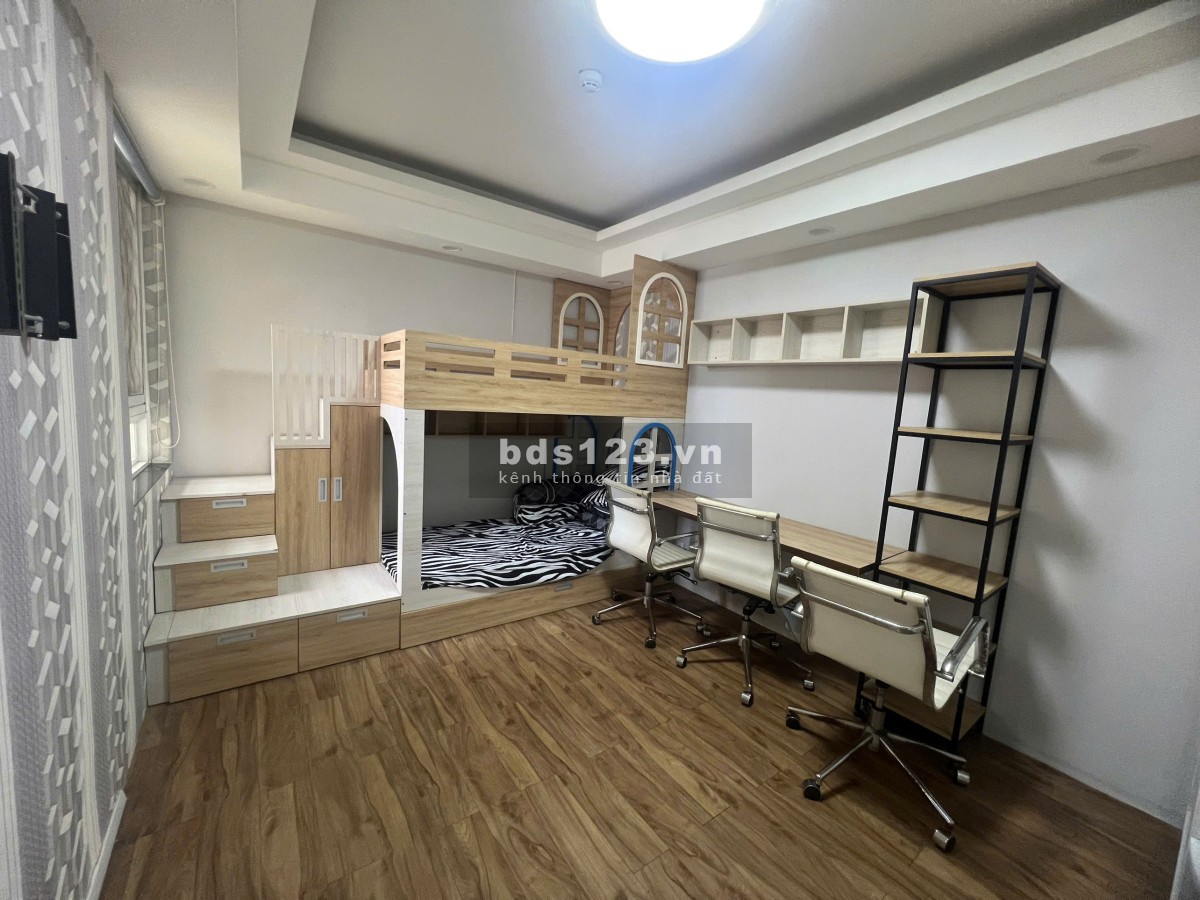 Gia đình cần bán CH Cộng Hòa Plaza 140m2, 4pn, 4wc, có NT và Sổ Hồng. Giá thật nhà thật: 7.3 tỷ TL
