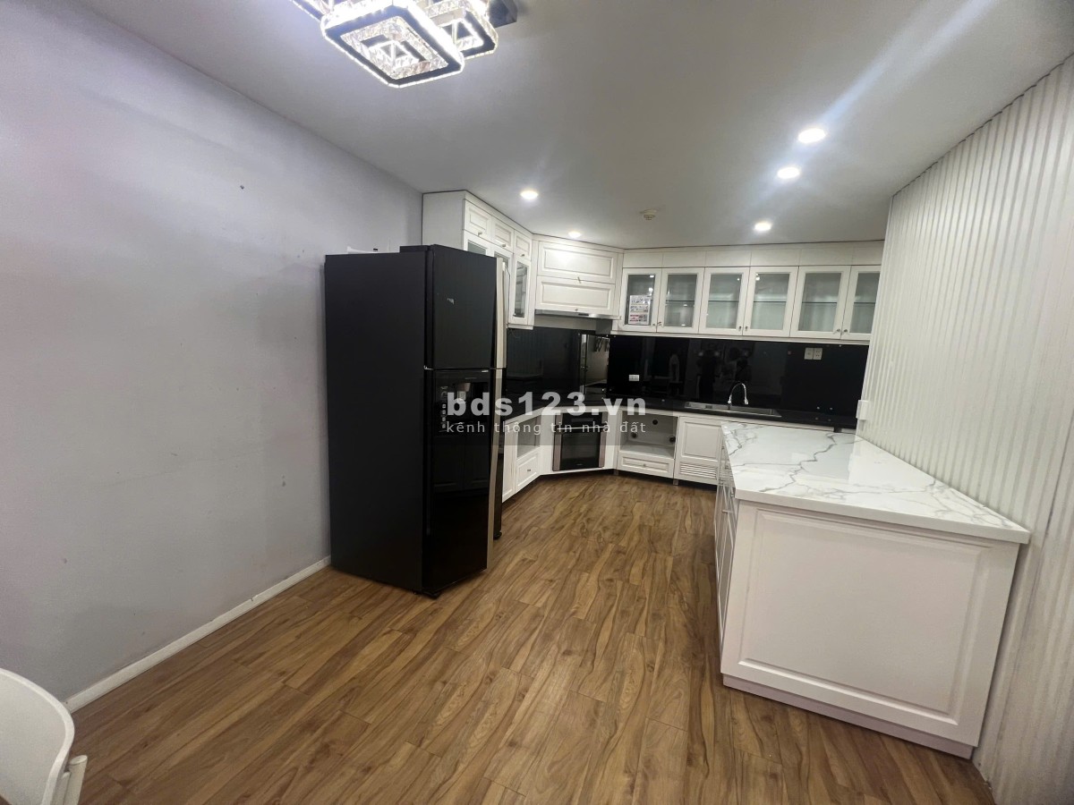 Gia đình cần bán CH Cộng Hòa Plaza 140m2, 4pn, 4wc, có NT và Sổ Hồng. Giá thật nhà thật: 7.3 tỷ TL