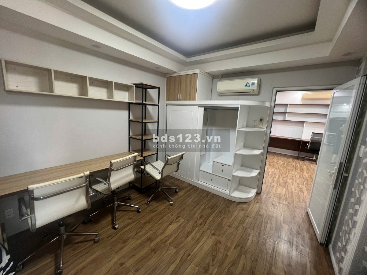 Gia đình cần bán CH Cộng Hòa Plaza 140m2, 4pn, 4wc, có NT và Sổ Hồng. Giá thật nhà thật: 7.3 tỷ TL