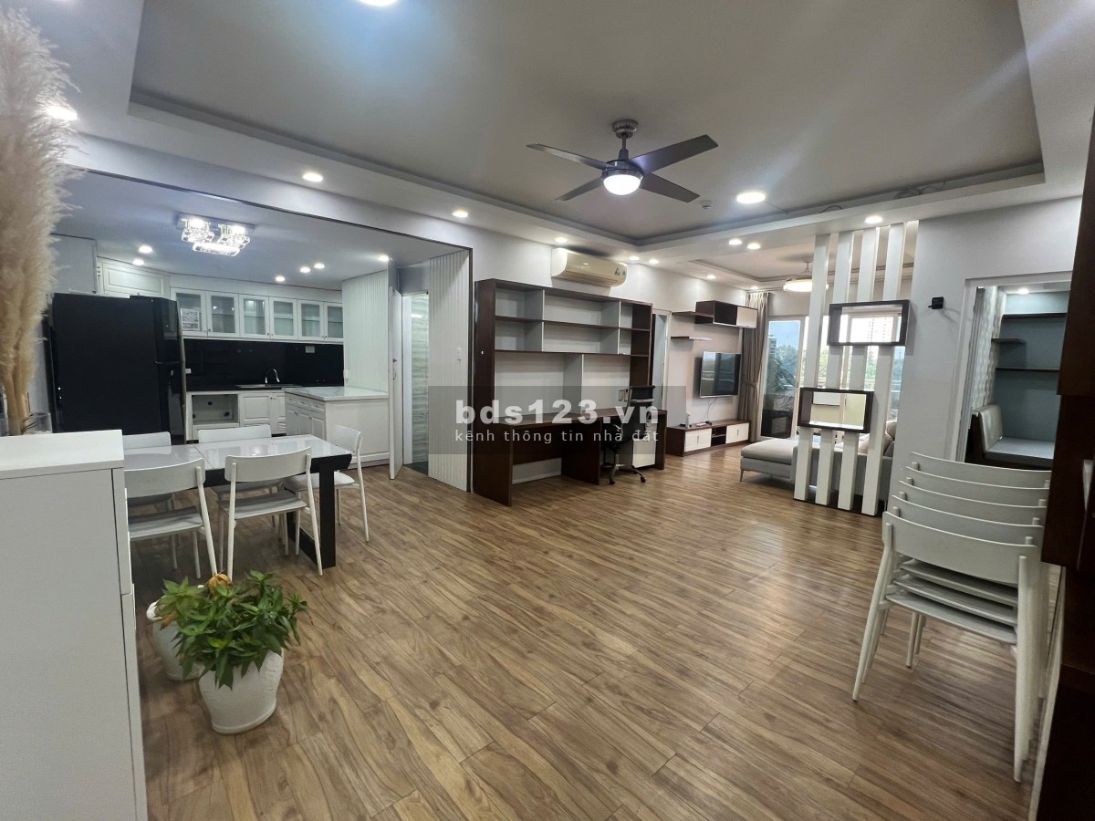 Gia đình cần bán CH Cộng Hòa Plaza 140m2, 4pn, 4wc, có NT và Sổ Hồng. Giá thật nhà thật: 7.3 tỷ TL
