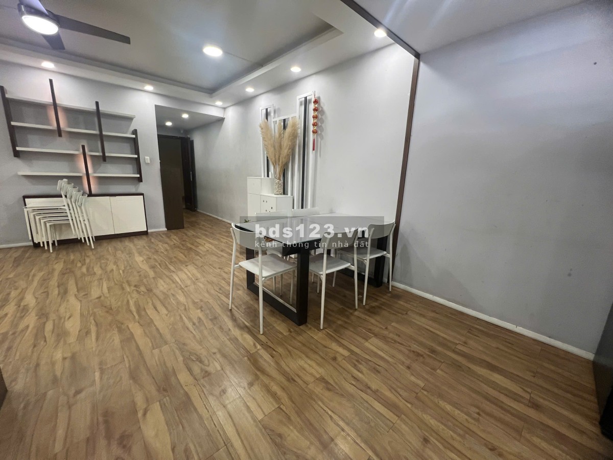 Gia đình cần bán CH Cộng Hòa Plaza 140m2, 4pn, 4wc, có NT và Sổ Hồng. Giá thật nhà thật: 7.3 tỷ TL