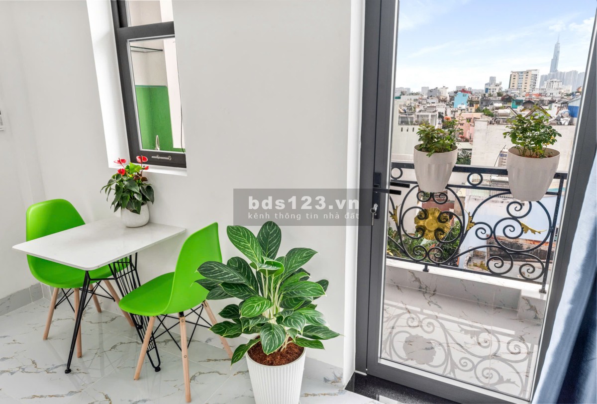 Cho thuê căn hộ 1 phòng ngủ ngay Bình Thạnh ban công, full nội thất, thang máy mới 100%