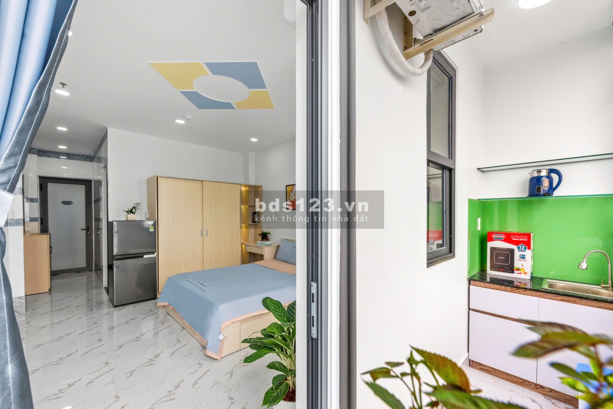 Cho thuê căn hộ 1 phòng ngủ ngay Bình Thạnh ban công, full nội thất, thang máy mới 100%