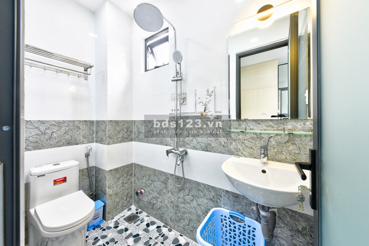 Cho thuê căn hộ 1 phòng ngủ ngay Bình Thạnh ban công, full nội thất, thang máy mới 100%