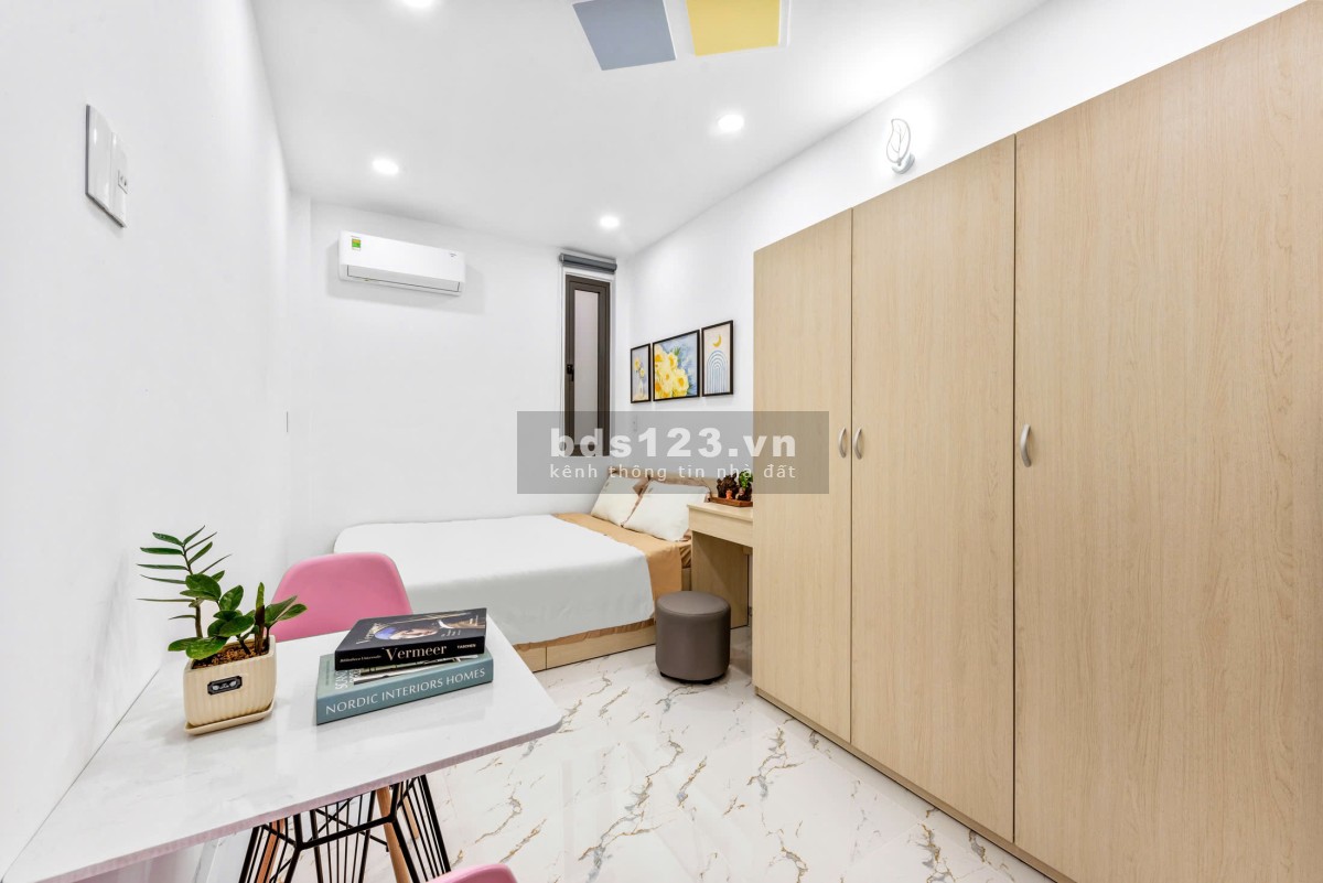 Cho thuê căn hộ 1 phòng ngủ ngay Bình Thạnh ban công, full nội thất, thang máy mới 100%