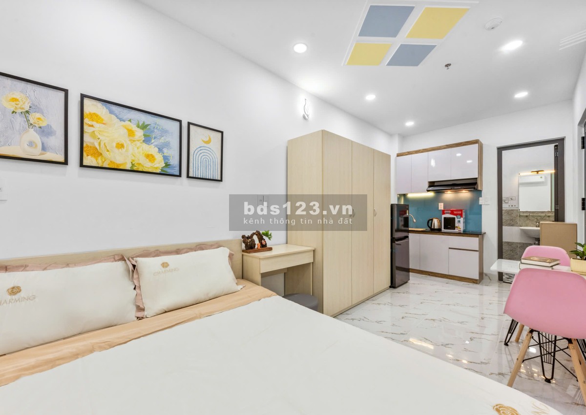 Cho thuê căn hộ 1 phòng ngủ ngay Bình Thạnh ban công, full nội thất, thang máy mới 100%
