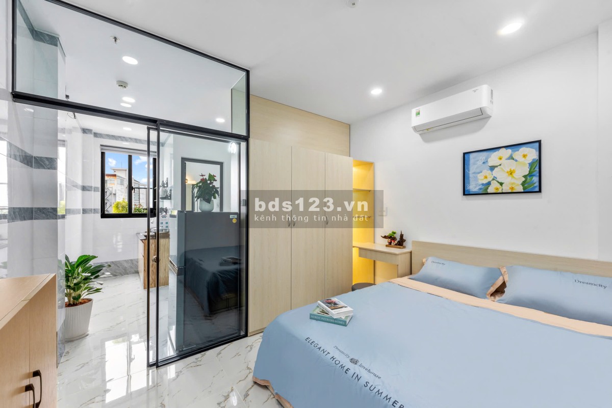 Cho thuê căn hộ 1 phòng ngủ ngay Bình Thạnh ban công, full nội thất, thang máy mới 100%