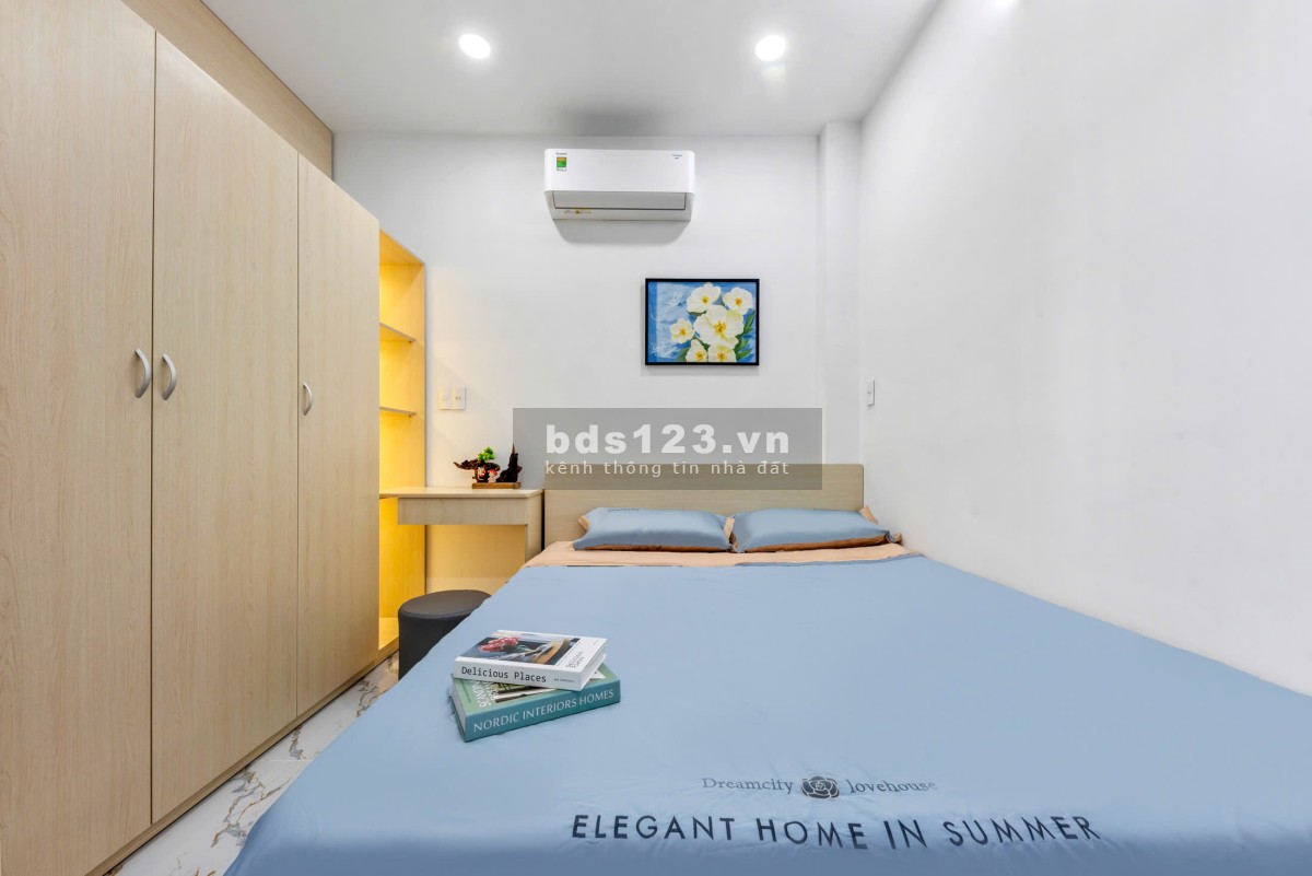 Cho thuê căn hộ 1 phòng ngủ ngay Bình Thạnh ban công, full nội thất, thang máy mới 100%