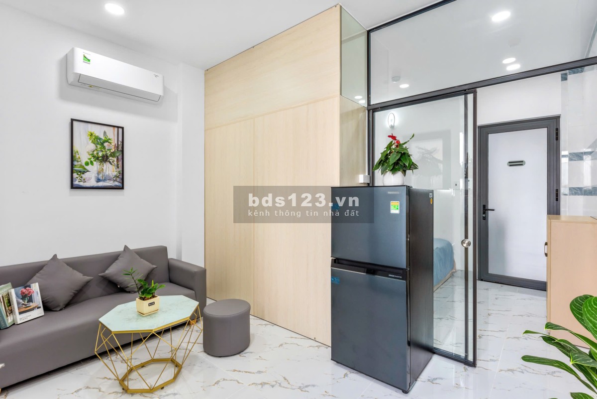 Cho thuê căn hộ 1 phòng ngủ ngay Bình Thạnh ban công, full nội thất, thang máy mới 100%