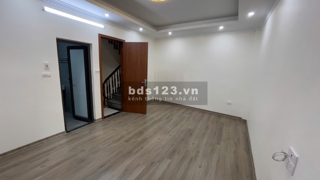 Đẹp - Ngõ thông - Bán nhà Vĩnh Hưng - Hoàng Mai - 5 Tang - 5,2 tỷ