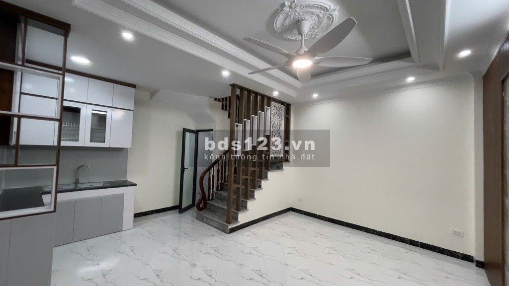 Đẹp - Ngõ thông - Bán nhà Vĩnh Hưng - Hoàng Mai - 5 Tang - 5,2 tỷ