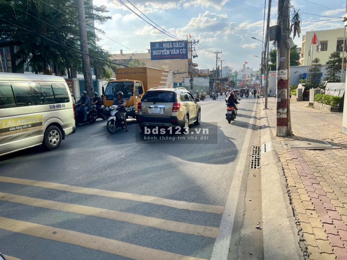 Chủ ngộp 5 tỷ bán nhà 2 tầng - 135m2 (ngang 9m x dài 15m) - Võ Văn Ngân - Đặng Văn Bi.